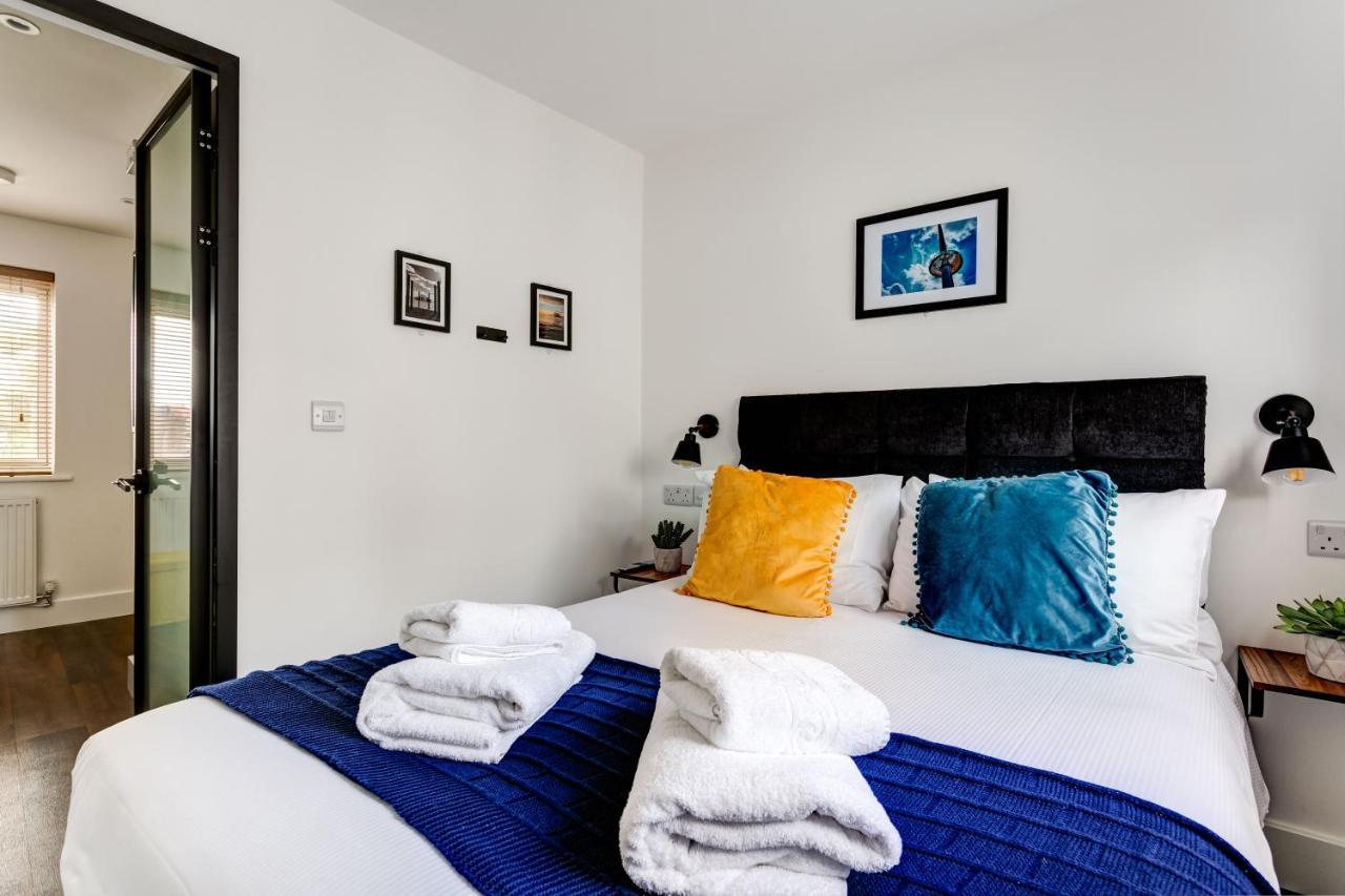 Laines - Laines Location * Hove